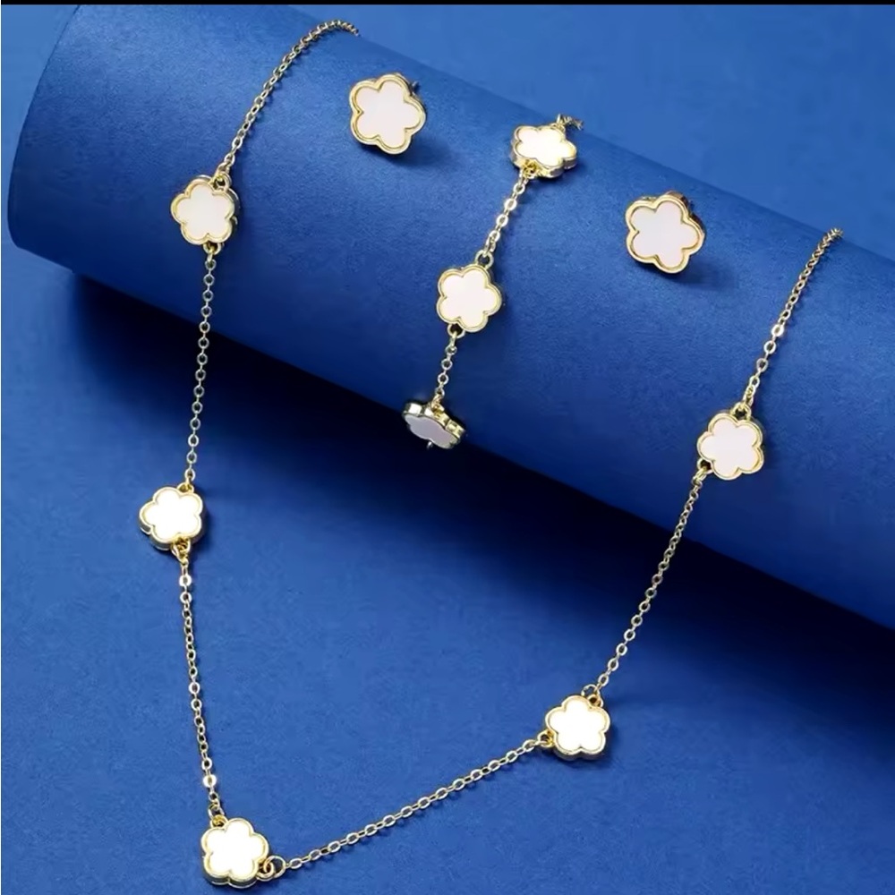 Gold Filled White Clover Jewelry Set - Picture 1 of 2